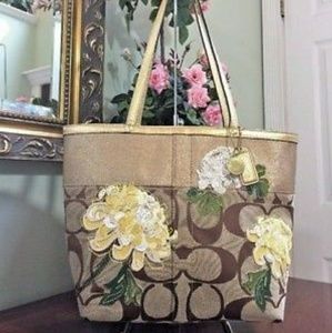 Coach bag floral applique gold signiture tote